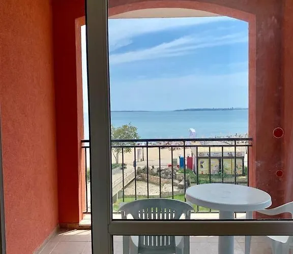 Carina Apartahotel 3*