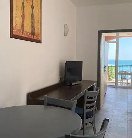 Carina Apartahotel