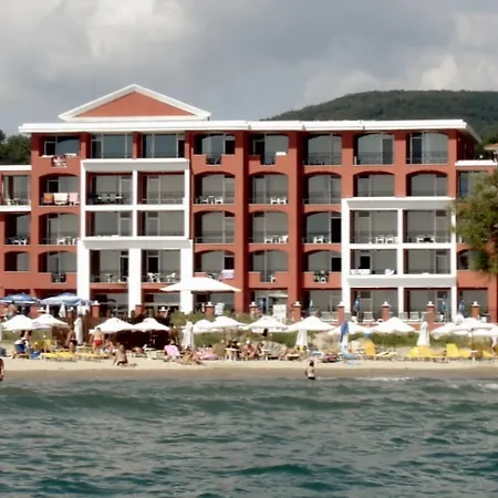 Apartahotel Carina