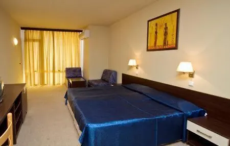 Carina Apartahotel 3*