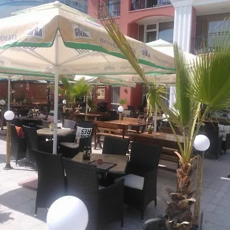 Carina Apartahotel 3*