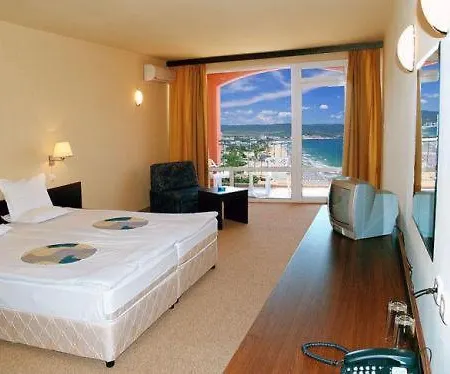 Apartahotel Carina