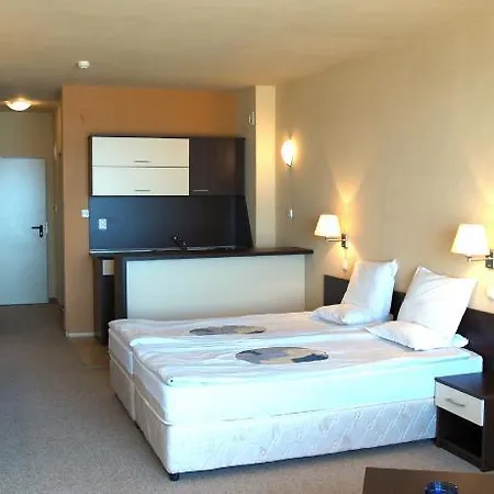 Carina Apartahotel 3*