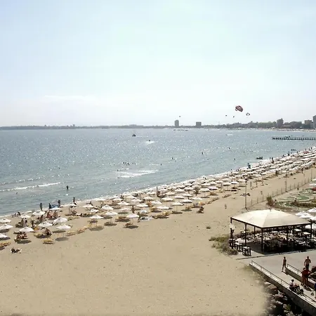 Carina Apartahotel
