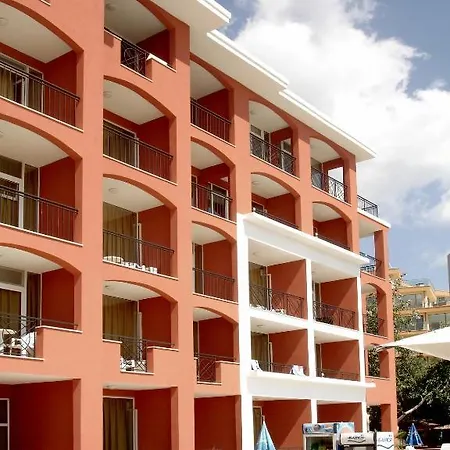 Carina Apartahotel 3*