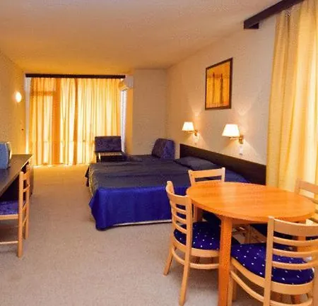 Carina Apartahotel 3*