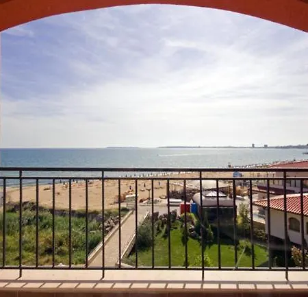 Carina Apartahotel 3*