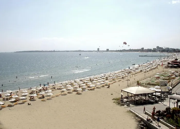 Carina アパートホテル